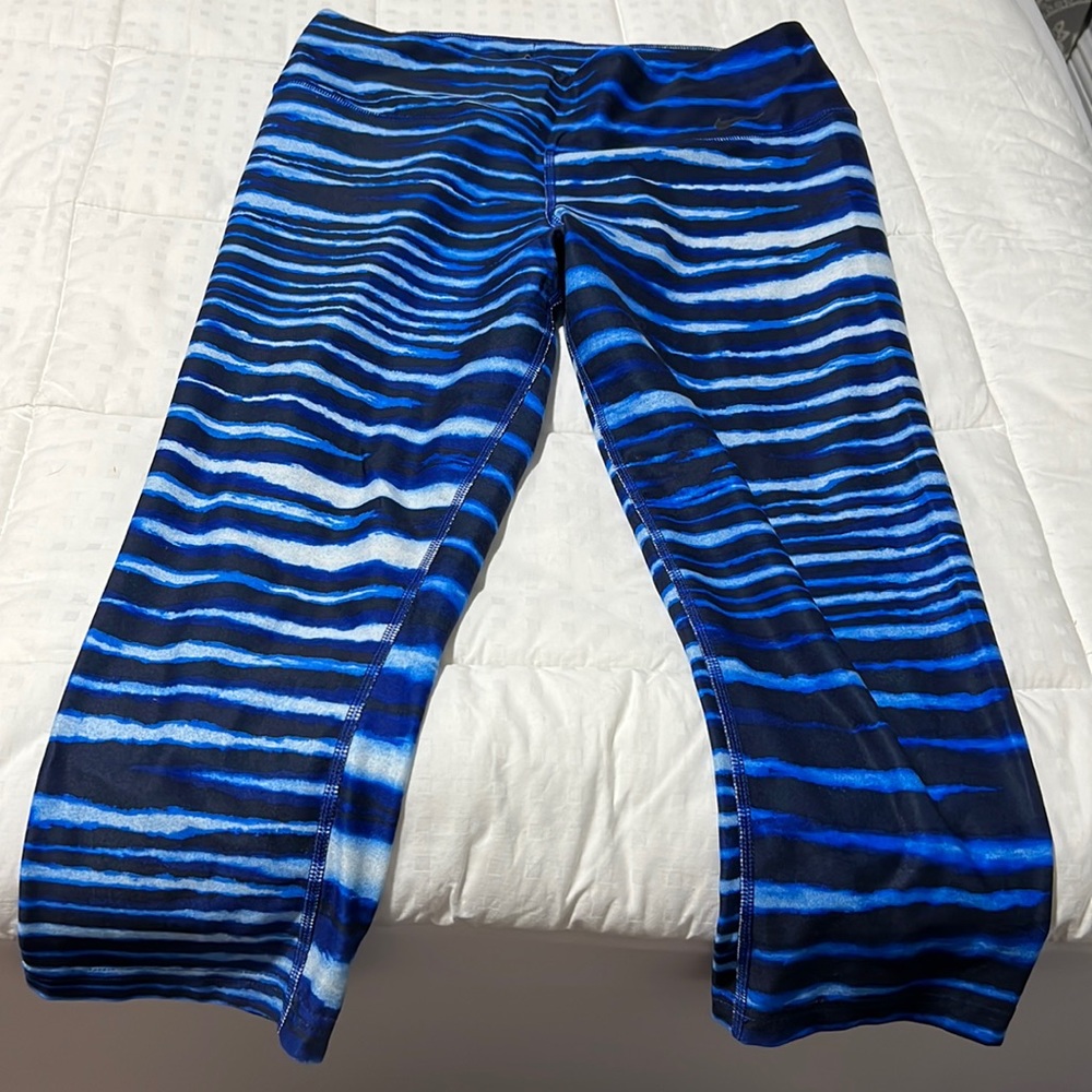 Nike 3/4 Length Dri-Fit Leggings - size M